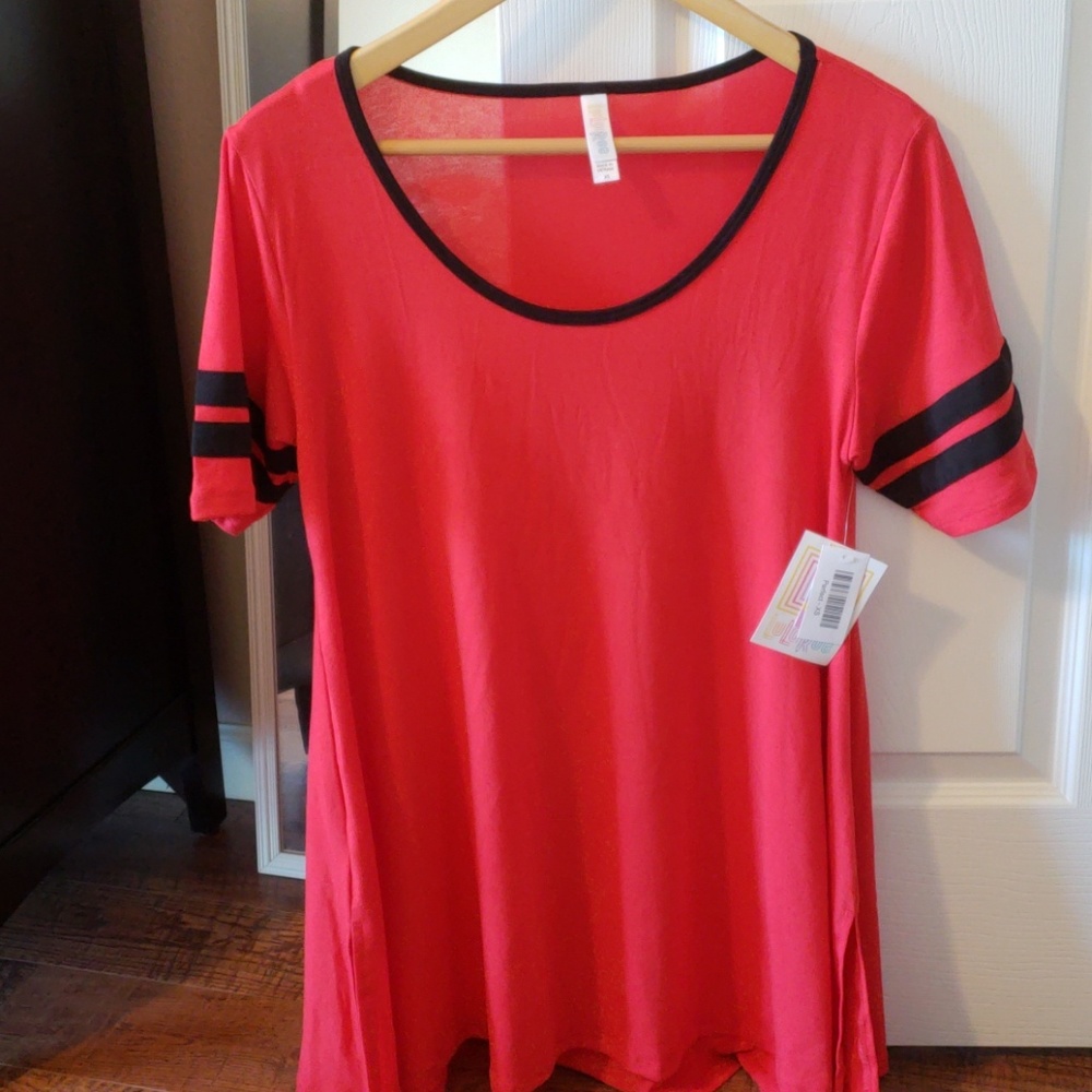 Brand New LulaRoe XS Perfect Tee